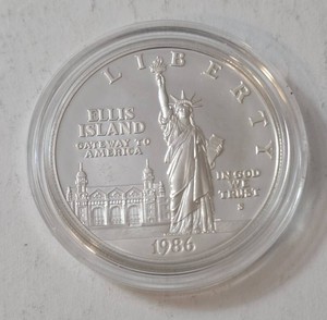 1986S Silver One  Dollar Round - US Proof  commemorating the Statue of Liberty Elliss Island Gateway to America. (1 Oz. Round 90% silver)