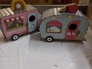2 Bird Houses