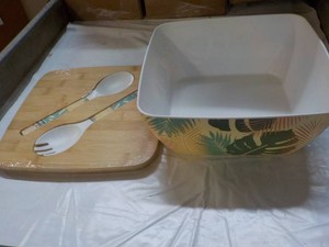 4 pc Salad Bowl Set