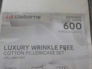 Liz Cariborne 600 Thread Count Pillow Case Set