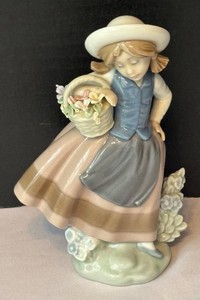 K - Sweet Scent Porcelain Figurine by Lladro