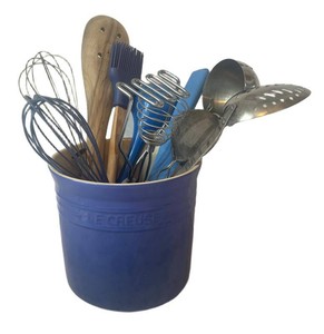 K - Le Creuset Kitchen Utensil Crock with Utensils