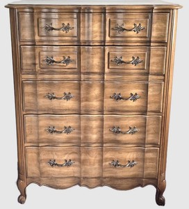 UL-BR3 - Vintage French Provincial 4-Drawer Serpentine Chest of Drawers