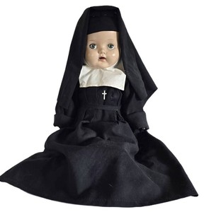 UL-L - Vintage Nun Doll 21.5 in Missing Both Hands