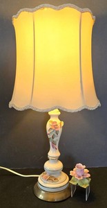 UL-BR3 - Ceramic Table Lamp & Floral Decor Mixed Lot