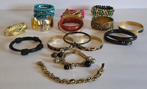 UL-BR1 - Vintage Bracelets Mixed Lot Cuffs, Bangles, Beaded & Chain
