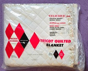 UL-BR3 - Quilted Tricot Blanket Celacloud Filled New in Packaging 72 X 90