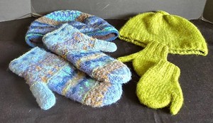 UL-BR3 - Wool Hat & Mittens - Lost Horizons Adult & Child (Lot of 2)