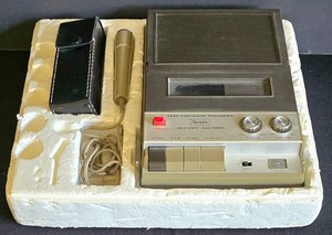UL-BR2 - Vintage Tape Recorder - Sears Solid-State Cartridge Recorder With Microphone
