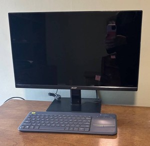 O - Acer LCD Monitor with Logitech Wireless Keyboard