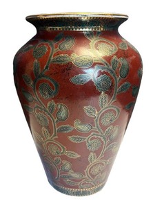 LR - Red Gilt Floral Motif Decorative Ceramic Vase