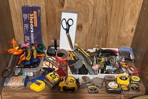 LL - Measuring Tapes, Scissors & Utility Cutters Mixed Lot - Stanley, Craftsman & Olympia