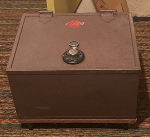 LL - Vintage Hercules Fireproof Container Safe