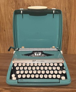 LL - Vintage Smith-Corona Corsair Deluxe Typewriter