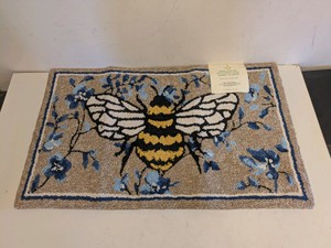 NEW HOOK ACCENT RUG 22IN X 38IN