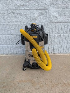 DEWALT STAINLESS STEEL WETDRY VACUUM