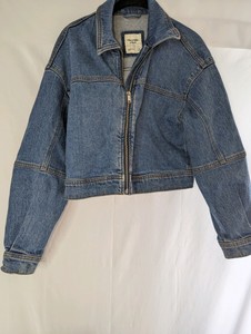 Abercrombie & Fitch cropped denim jacket-Size small