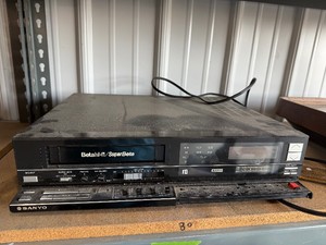 Super Beta Sanyo VHS Player