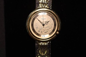 Vintage Embroidered Leather Strap Quartz Wristwatch