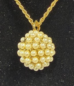 Vintage Joan Rivers Classic 30 Gold Plated Pearl Cluster Necklace