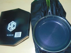 Hexclad Hybrid Nonstick 10 Inch Fry Pan with Tempered Glass Lid