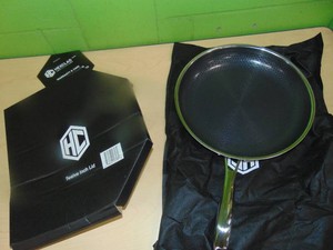 Hexclad Hybrid Nonstick 12 Inch Fry Pan with Tempered Glass Lid
