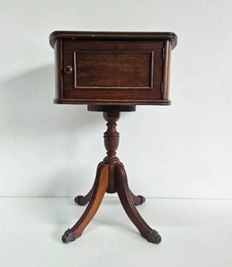 Nice Vintaeg Smaller Sized Smokers Cabinet table