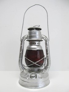 Nice Condition Vintage DIETZ Little Wizard Lantern wRed Globe