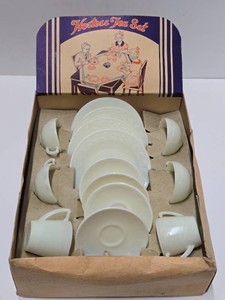 NOS Vintage Hostess Glass Tea Set wDisplay box