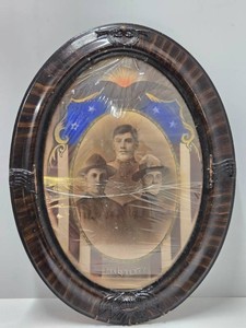 Antique Patriotic Photo wSoldiers in Oval Bubble Glass Frame
