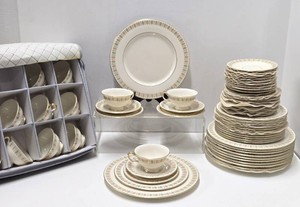 Large Lot of Vintage Castleton China - Lavalliere&nbsp