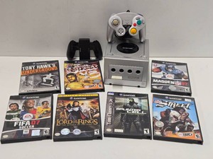 Nintendo GAMECUBE Video Game System wCords Controller &amp Games
