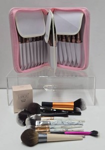 Large Group of Brand New Makeup Brushes