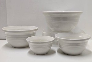 Very Nice Set of Friendship Pottery Nesting Mixing Bowls&nbsp