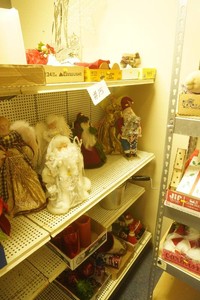 New/Gently Used Christmas Decor and Kitchen Items. Santa Clause Collectibles