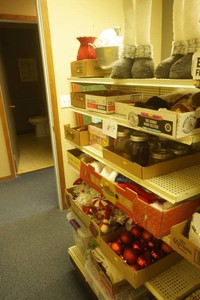 NewGently Used Christmas Decor, Collectibles, Easter, Linens, Canning Jars
