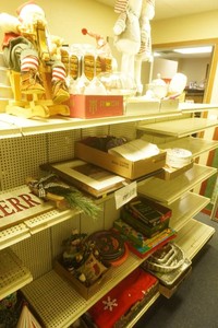 NewGently Used Christmas Decor, Books, Collectibles, Kitchen Items, Crafts