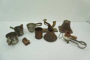 Vintage Metal Kitchenware & Collectibles