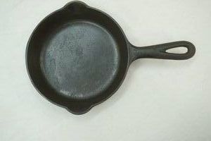 Griswold #3 Cast Iron Fry Pan