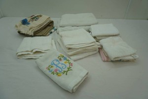 Wash Cloths, Hand Towels, Bath Towels (mostly white)