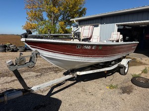 1989 Crestliner 16 fishing boat