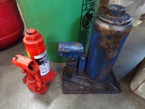 Pair of Hydraulic Jacks