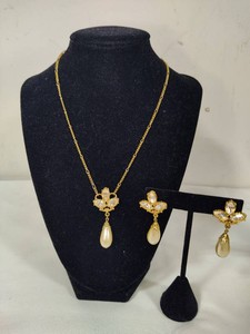 1928 Gold Tone Faux PearlRhinestone Necklace & Earring Set