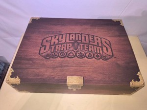 Skylanders Trap Team Chest W/ Figures