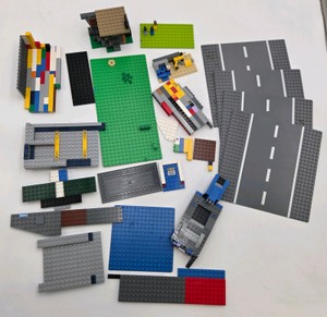 Over 2 Lbs LEGO Baseplates, Road Plates & Assorted Building Pieces  Partial Builds