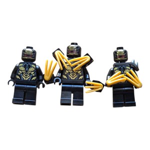 Lot of 3 LEGO Marvel Outrider Minifigures  BlackGold with Multi-Arm Accessories