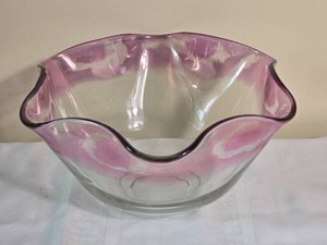 Pink Ruffled Rim Art Glass Centerpiece Bowl