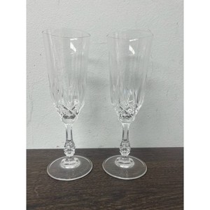 Clear Cut Crystal Champagne Flutes � Pair