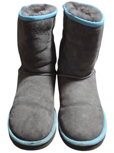 UGG Australia Womens Gray Sheepskin Boots w Blue Trim Size 7  Style 5825Z