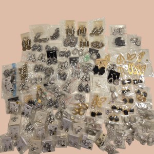 Large Assorted Fashion Costume Jewelry Earring Lot  Rhinestone, Pearl, Gold & Silver Tone